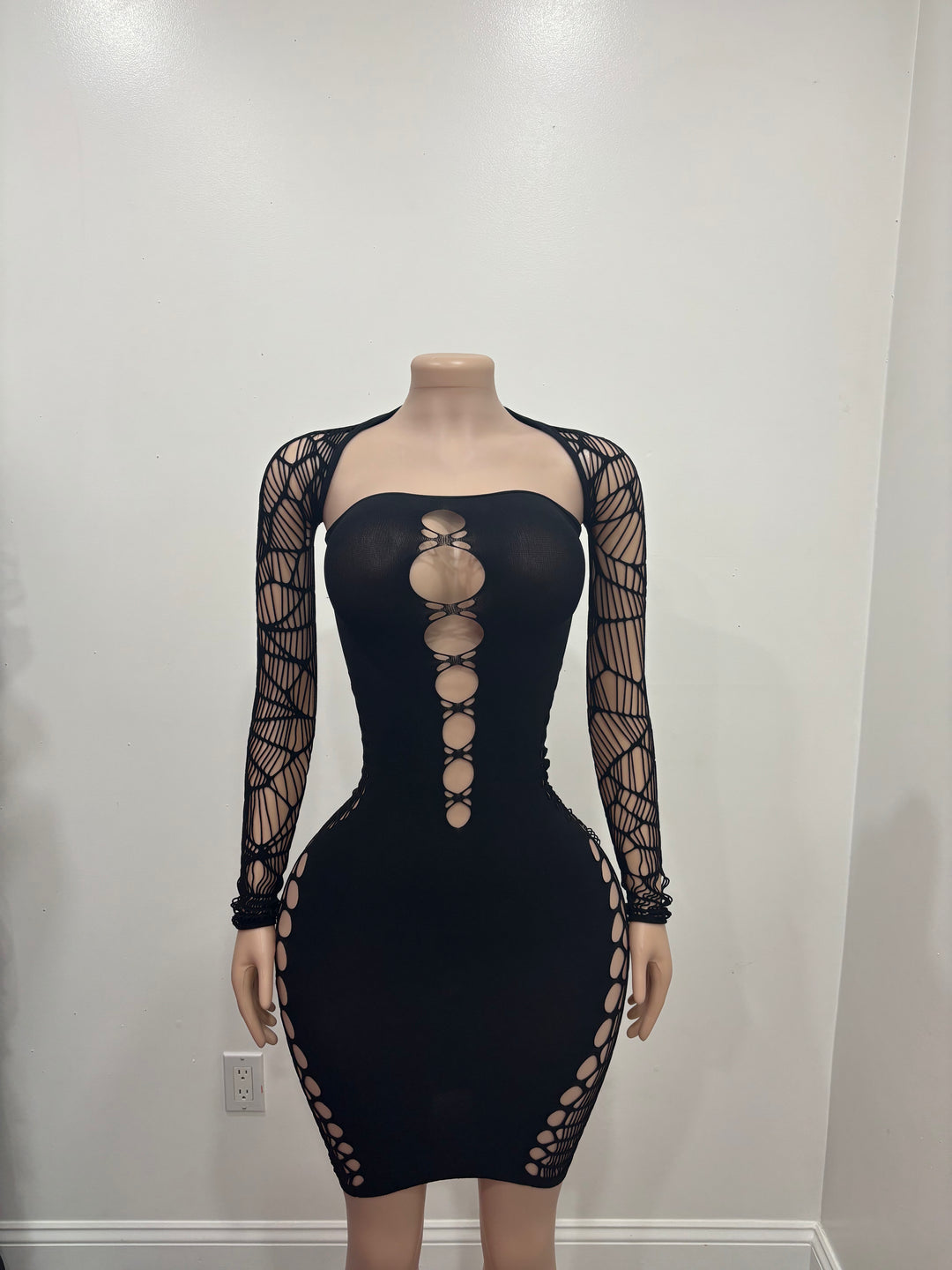 BLACK DRESS